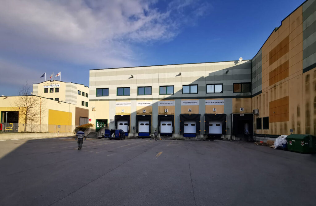 dock shelters loading bay dock shelters loading bay